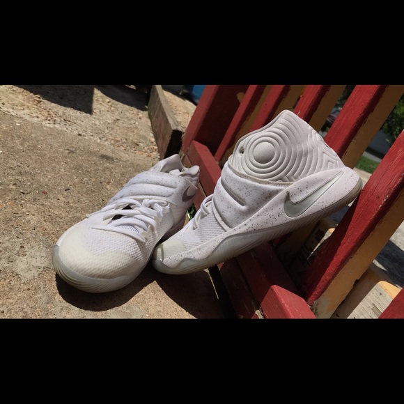 Kyrie 2 - Picture 1 of 5